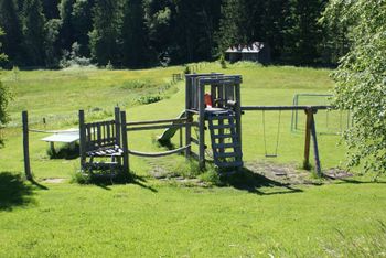 Spiel- und Fußballplatz