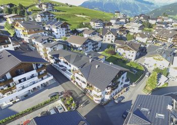 Vogelansicht Hotel Toalstock Fiss