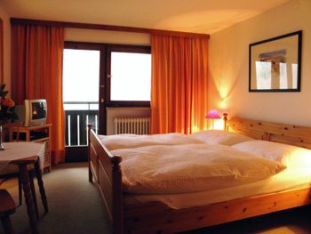 Doppelzimmer mit Sat-TV, Balkon, Bad