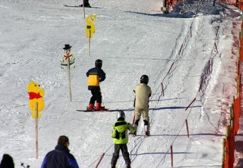 Skischule direkt neben unserer Hütte