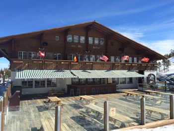 Bavarian après-ski in California: Yodler at the Main Lodge serves brats, schnitzel and beer.