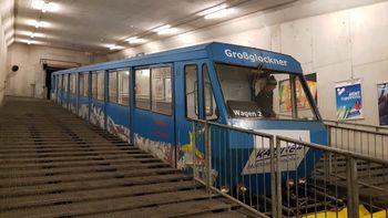 From the valley, the Gletscher Express takes you to the Eissee gondola lift.