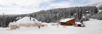 Baldy Lodge is located in the center of the ski area.