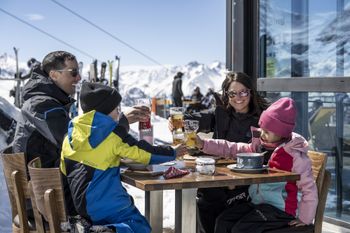 The See ski area scores with rustic huts, modern gastronomy and magnificent views.