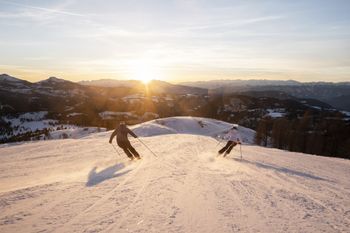 Fun on the slopes in Carezza: With a view like this, skiing is a blast!