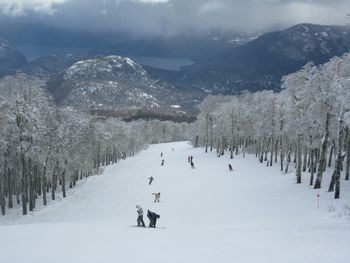 Chapelco offers piste trails for beginners, intermediates, advanced and expert skiers and riders.