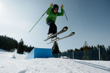 The fun line in the Garmisch-Classic ski area offers fun for both young and old.