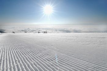 Skiing fun in the sunshine when the fog is still stuck in the valley - that's pure enjoyment!