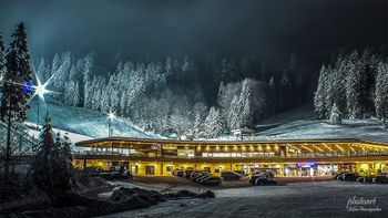 Night skiing is also possible.