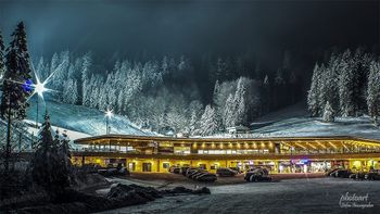 Night skiing is also possible.