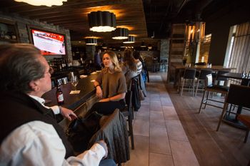 You are hungry and don't know where to go? Preston's is Killington's top address speaking of culinary highlights, such as classy burgers and salads.