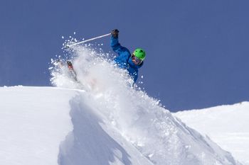 Due to the resort's plenty amount of runs, every skier will find their favorite slope in Lake Louise.