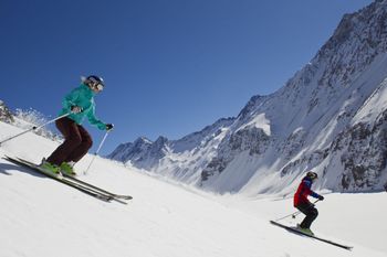Guests who enjoy heli-skiing will be happy to hear that heli rides allowing access to fresh powder are offered from July to September.
