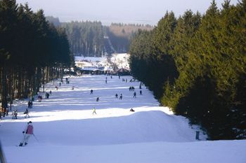 Lively winter sports on Erbeskopf, the highest mountain in Rhineland-Palatinate.