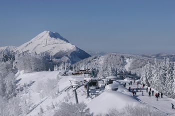 Der höchste Punkt des Skigebiets Annaberg liegt auf 1.334 Metern. Von dort aus hat man einen guten Blick auf den 1.839 Meter hohen Ötscher im Mostviertel.