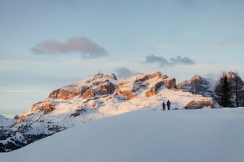 Traumhafte Dolomiten-Kulisse beim Skifahren in Alta Badia.