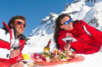 Im Restaurant Viel dal Pan mit Ausblick auf den Sellastock wird in einem eleganten und privaten Ambiente italienische Küche vom Feinsten serviert.