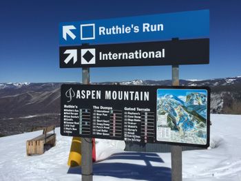 Vorbildliche Beschilderung am Aspen Mountain