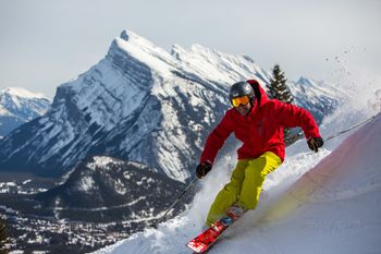 Der Calgary International Airport ist nur eine Stunde von Mount Norquay entfernt - raus aus dem Flugzeug, rauf auf den Berg!