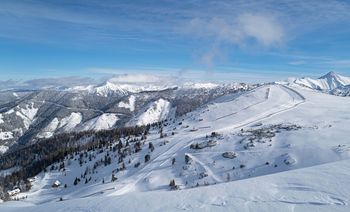 Die rote Piste Nr. 1 führt vom Gipfel am Bottinghaus vorbei bis zur Talstation.