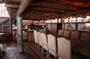 In der Vodka Bar treffen sich Skifahrer nach einem Tag auf der Piste