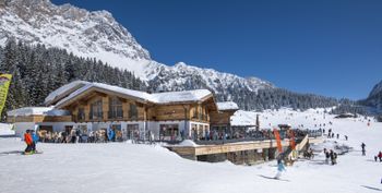 Das Tirolerhaus verbindet Gastfreundschaft, hochwertige regionale Küche und vielseitiges Angebot für Groß und Klein.