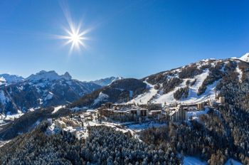 Das Skigebiet besteht überwiegend aus blauen und roten Abfahrten.