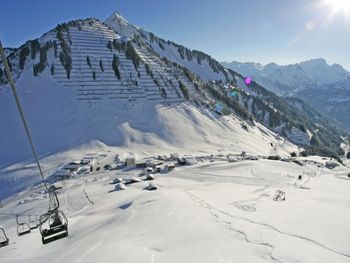 Direkt im Ort Faschina starten die Liftanlagen.