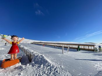 Heidis SchneeAlm mit Überdachten Zauberteppich