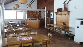 Ötz-Stüberl mit Kachelofen