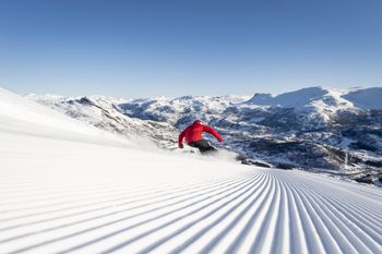 In Hemsedal erwarten dich Snow Parks, steile Abfahrten und anspruchsvolle Strecken abseits der Piste.