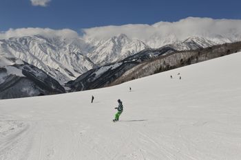 Genieße die tolle Aussicht in die Bergwelt.