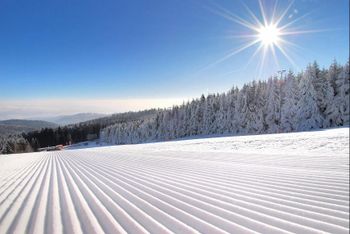 500 bestens präparierte Pistenkilometer erwarten Wintersportler im Skigebiet Jauerling im niederösterreichischem Waldviertel.