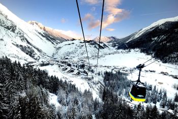 Von La Thuile geht es mit der Seilbahn Richtung Les Suches.