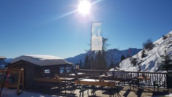 Für die Kaiserschmarrn-Terrasse der Naturfreundehütte lohnt sich der kleine Umweg.