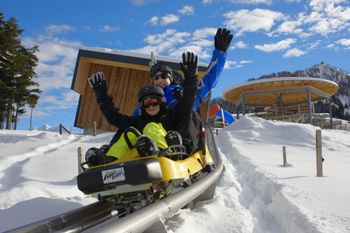 Die Rodelbahnen im Skicircus garantieren kilometerweisen Rodelspaß