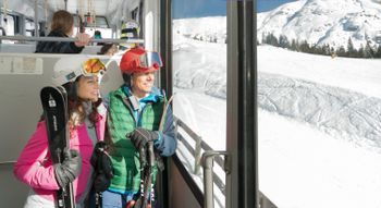 Die Standseilbahn bringt die Skifahrer hoch zur Rosshütte.
