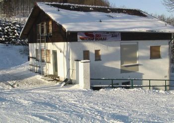 Das Clubhaus des Ski-Clubs Hanau. Hier befindet sich auch der Kiosk 