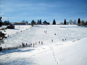 Die breiten Hänge der Skilifte Simmersfeld eignen sich besonders gut für Anfänger