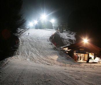 Eine der zahlreichen Flutlichtabfahrten im Skiliftkarussel Winterberg.