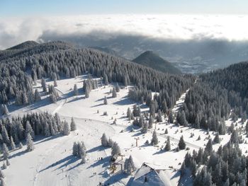 Im Skigebiet Pamporovo erwarten dich insgesamt knapp 30 Pistenkilometer.