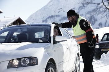Zahlreiche Parkplätze befinden sich direkt an den Talstationen in Warth und Schröcken
