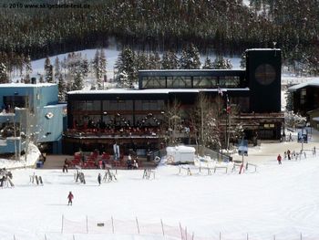 Derailer Bar und Moffat Market beeindrucken mit entspannter Atmosphäre, hervorragenden Speisen und exklusiven Getränken.