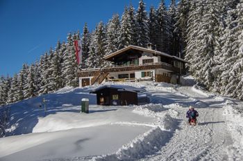 Die urige Rohrkopfhütte lädt zu einem Einkehrschwung ein