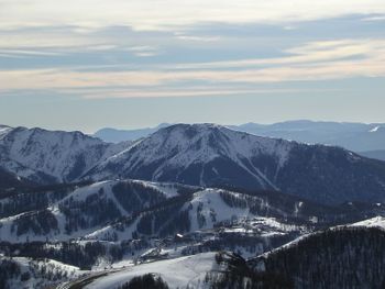 Das Skigebiet liegt nur ca. 1 Stunde von der Riviera Küste entfernt.