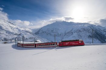 Das Urserntal ist bequem mit dem Zug erreichbar.
