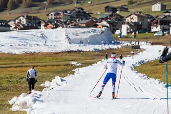 Bereits im Oktober drehen die ersten Langläufer ihre Runden in Livigno. Snowfarming macht's möglich.