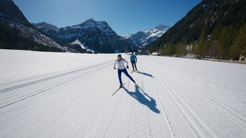 Tolles Panorama erwartet Langläufer auf der Rundloipe am Vilsalpsee.