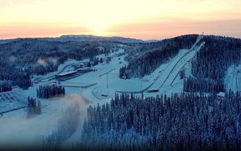 In Trondheim werden zahlreiche Weltcups auf der Schanze und den Loipen ausgetragen.