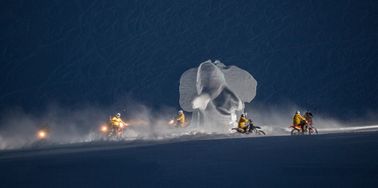 Von Elefanten über Tänzer bis hin zu Motocrossfahrern: Die Hannibal-Gletschershow in Sölden ist spektakulär.